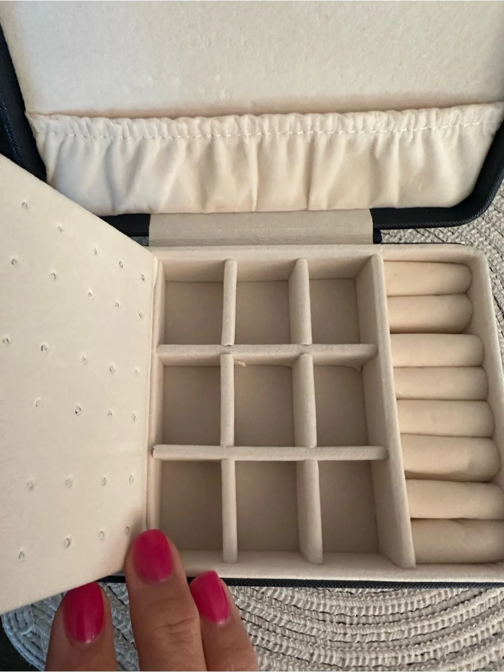 ⭐️NWOT⭐️ Navy Travel Jewelry Box with White Snap Strap